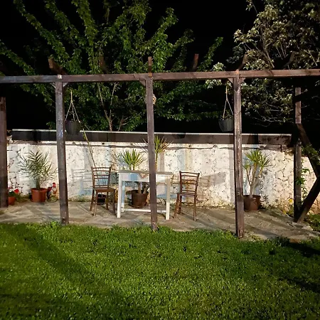 Holiday home Стаи За Гости ”Чакаловата Къща”