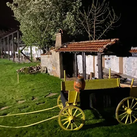 Стаи За Гости ”Чакаловата Къща” *