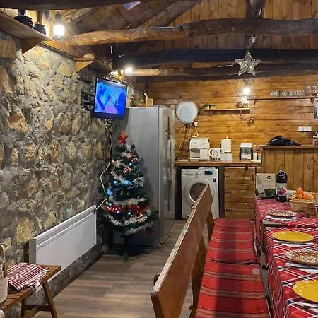 Стаи За Гости ”Чакаловата Къща”